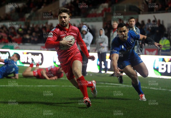 070315 - Scarlets v Leinster - Guinness PRO12 - Jordan Williams of Scarlets runs in to score a try