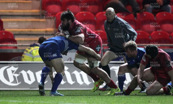 070315 - Scarlets v Leinster - Guinness PRO12 - Rory Pitman of Scarlets battles through to score a try