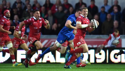 080918 - Scarlets v Leinster - Guinness PRO14 - Hadleigh Parkes of Scarlets gets clear