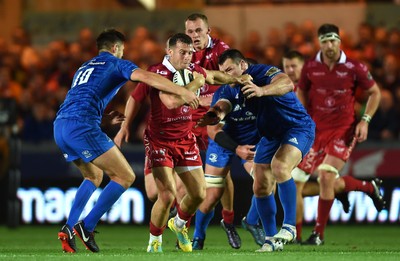 080918 - Scarlets v Leinster - Guinness PRO14 - Gareth Davies of Scarlets holds off Rhys Ruddock and Ross Byrne of Leinster