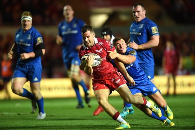 080918 - Scarlets v Leinster - Guinness PRO14 - Gareth Davies of Scarlets scores try