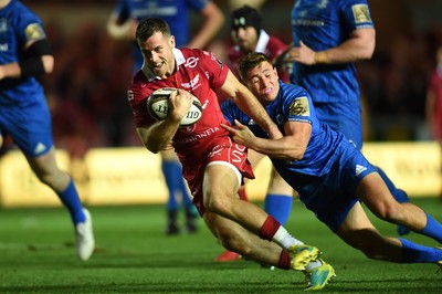 080918 - Scarlets v Leinster - Guinness PRO14 - Gareth Davies of Scarlets scores try