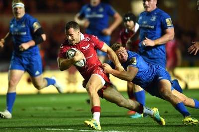 080918 - Scarlets v Leinster - Guinness PRO14 - Gareth Davies of Scarlets scores try