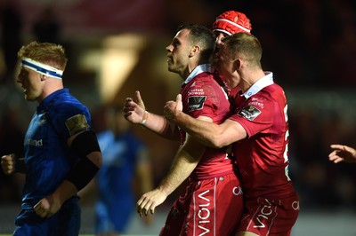 080918 - Scarlets v Leinster - Guinness PRO14 - Gareth Davies of Scarlets scores try