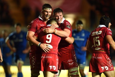 080918 - Scarlets v Leinster - Guinness PRO14 - Gareth Davies of Scarlets scores try