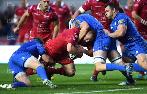 080918 - Scarlets v Leinster - Guinness PRO14 - Ken Owens of Scarlets is tackled by Josh Murphy of Leinster