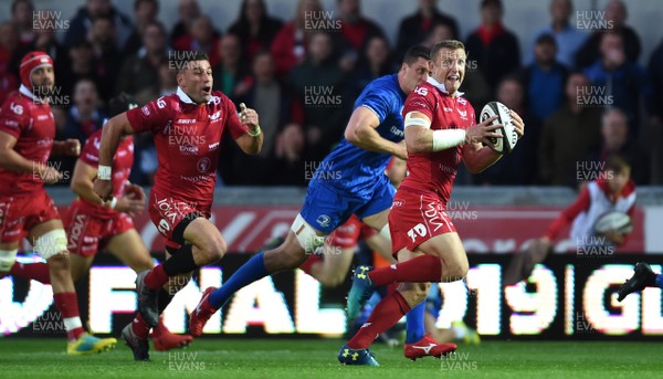 080918 - Scarlets v Leinster - Guinness PRO14 - Hadleigh Parkes of Scarlets gets clear