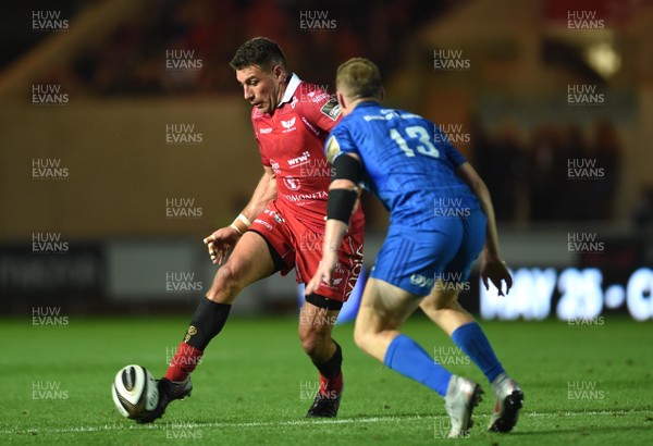080918 - Scarlets v Leinster - Guinness PRO14 - Kieron Fonotia of Scarlets chips through