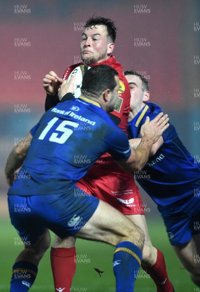 090318 - Scarlets v Leinster - Guinness PRO14 - Ryan Conbeer of Scarlets is tackled by Dave Kearney and Nick McCarthy of Leinster