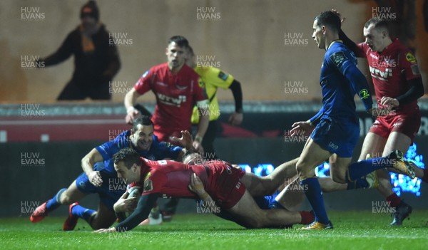 090318 - Scarlets v Leinster - Guinness PRO14 - Paul Asquith of Scarlets scores try