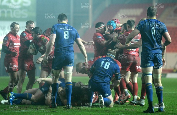 090318 - Scarlets v Leinster - Guinness PRO14 - Scarlets players celebrate winning a penalty at the end of the game