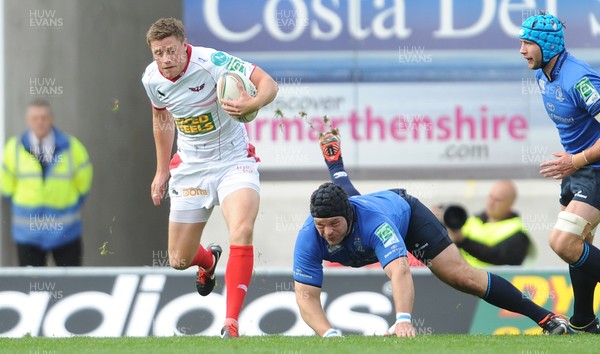 201012 - Scarlets v Leinster - Heineken Cup -Rhys Priestland gets past Mike Ross of Leinster