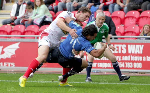 201012 - Scarlets v Leinster - Heineken Cup -Isa Nacewa of Leinster beats George North of Scarlets to score try