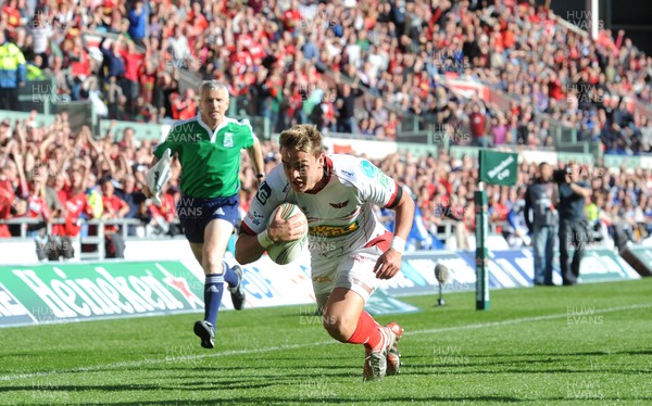 201012 - Scarlets v Leinster - Heineken Cup -Gareth Maule of Scarlets scores try