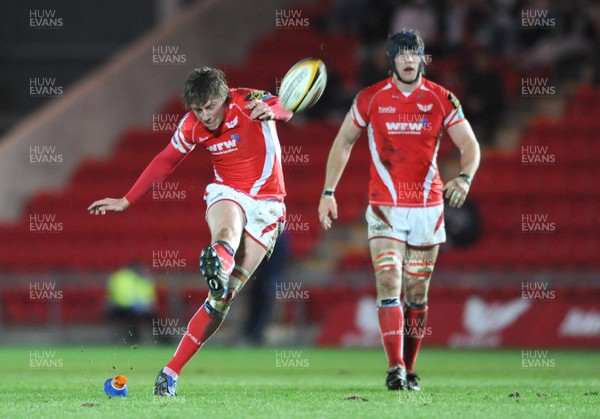 21.02.09 - Llanelli Scarlets v Leinster - Magners League - Llanelli's Rhys Priestland kicks a penalty. 