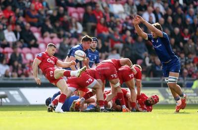 260425 - Scarlets v Leinster - United Rugby Championship - Gareth Davies of Scarlets 