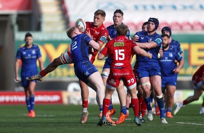 260425 - Scarlets v Leinster - United Rugby Championship - Jamie Osborne of Leinster and Taine Plumtree of Scarlets go for the ball