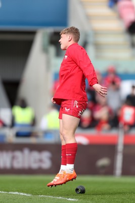 260425 - Scarlets v Leinster - United Rugby Championship - Sam Costelow of Scarlets warms up before the game
