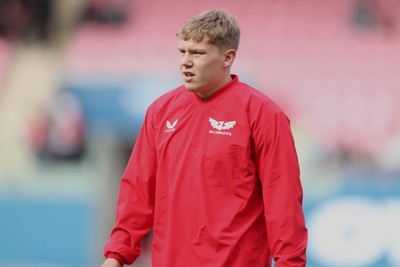 260425 - Scarlets v Leinster - United Rugby Championship - Sam Costelow of Scarlets