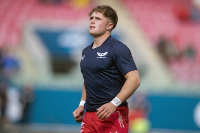 260425 - Scarlets v Leinster - United Rugby Championship - Macs Page of Scarlets warms up