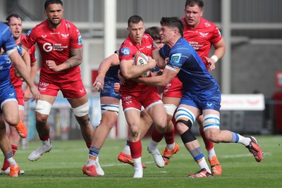 260425 - Scarlets v Leinster - United Rugby Championship - Gareth Davies of Scarlets breaks away from Leinsters Brian Deeny