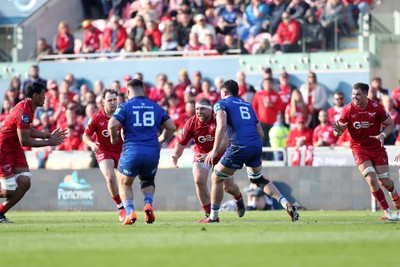260425 - Scarlets v Leinster - United Rugby Championship - Henry Thomas of Scarlets feeds to Sam Lousi 