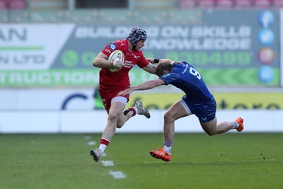 260425 - Scarlets v Leinster - United Rugby Championship - Tom Rogers of Scarlets hands off Fintan Gunne of Leinster 
