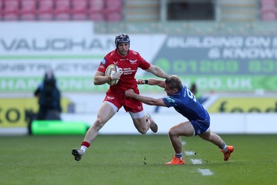 260425 - Scarlets v Leinster - United Rugby Championship - Tom Rogers of Scarlets evades Fintan Gunne of Leinster 