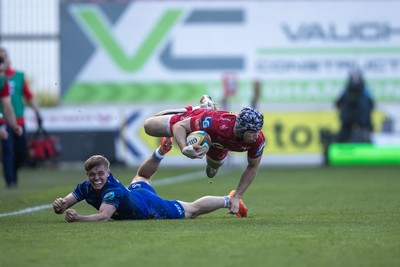 260425 - Scarlets v Leinster - United Rugby Championship - Tom Rogers of Scarlets evades Fintan Gunne of Leinster 