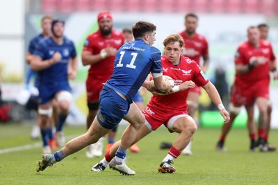 260425 - Scarlets v Leinster - United Rugby Championship - Jimmy O’Brien of Leinster looks for a way past Macs Page of Scarlets 