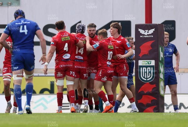 260425 - Scarlets v Leinster - United Rugby Championship - Gareth Davies of Scarlets celebrates scoring a try with team mates