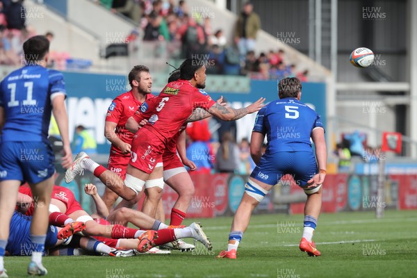 260425 - Scarlets v Leinster - United Rugby Championship - Vaea Fifita of Scarlets spins the ball away under pressure from Leinsters Brian Deeny