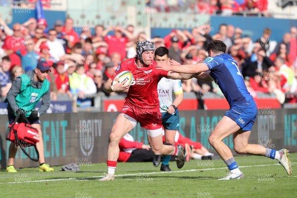 260425 - Scarlets v Leinster - United Rugby Championship - Tom Rogers of Scarlets fends off Jimmy O’Brien of Leinster 