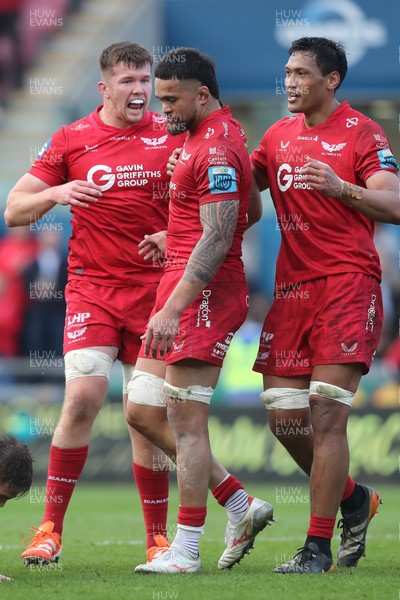 260425 - Scarlets v Leinster - United Rugby Championship - Jac Price celebrates at the final whistle with Vaea Fifita  and Sam Lousi of Scarlets