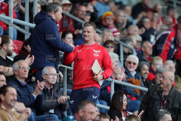 260425 - Scarlets v Leinster - United Rugby Championship - Scarlets Performance Director Leigh Jones and Head Coach Dwayne Peel at the final whistle 