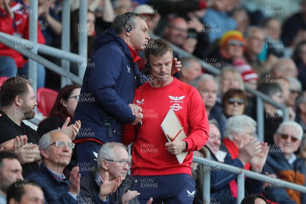 260425 - Scarlets v Leinster - United Rugby Championship - Scarlets Performance Director Leigh Jones and Head Coach Dwayne Peel at the final whistle 