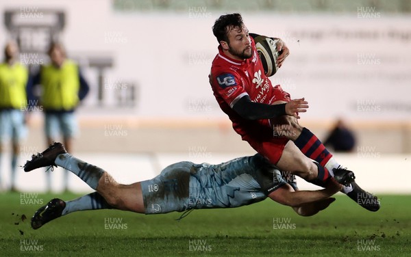 300121 - Scarlets v Leinster - Guinness PRO14 - Ryan Conbeer of Scarlets is tackled by Liam Turner of Leinster