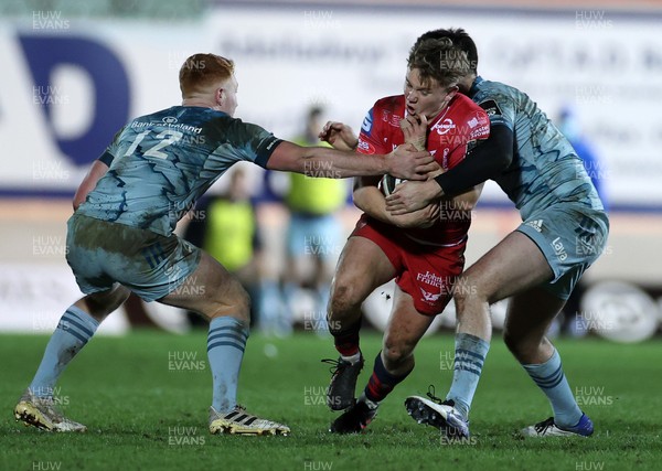 300121 - Scarlets v Leinster - Guinness PRO14 - Sam Costelow of Scarlets is tackled by Cian Kelleher and Ciaran Frawley of Leinster