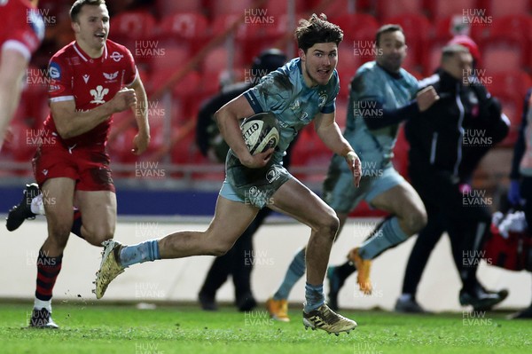 300121 - Scarlets v Leinster - Guinness PRO14 - Max O�Reilly of Leinster runs in to score a try