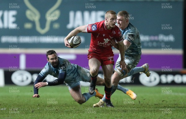 300121 - Scarlets v Leinster, Guinness PRO14 - Johnny McNicholl of Scarlets looks to break away
