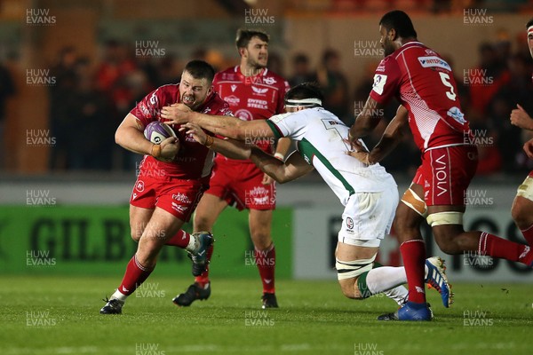 161119 - Scarlets v London Irish - European Rugby Challenge Cup - Rob Evans of Scarlets is tackled by Matt Rogerson of London Irish