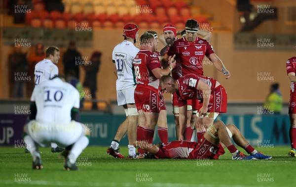 161119 - Scarlets v London Irish - European Rugby Challenge Cup - Scarlets shake hands at full time