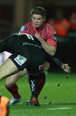 310115 - Scarlets v London Irish, LV= Cup - Scarlets Harry Robinson takes on London Irish's Andrew Fenby