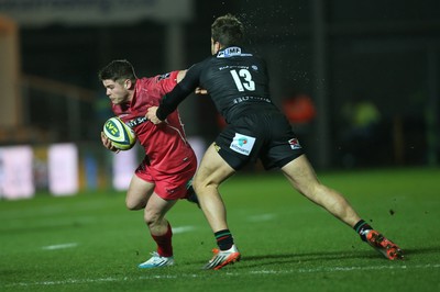 310115 - Scarlets v London Irish, LV= Cup - Scarlets Harry Robinson holds off London Irish's Tom Fowlie