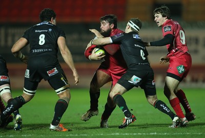 310115 - Scarlets v London Irish, LV= Cup - Scarlets Rory Pitman is tackled by London Irish's Darren Allinson