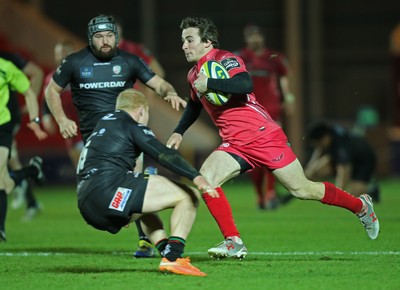 310115 - Scarlets v London Irish, LV= Cup - Scarlets Rhodri Williams races past London Irish's Tom Homer to set up a try for Adam Warren