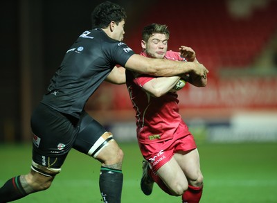 310115 - Scarlets v London Irish, LV= Cup - Scarlets Harry Robinson is tackled by London Irish's Dan Leo