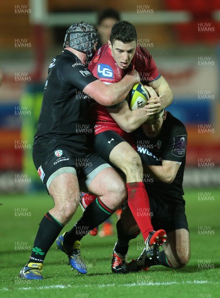 310115 - Scarlets v London Irish, LV= Cup - Scarlets Steven Shingler is tackled by London Irish's Jimmy Stevens and Darren Allinson