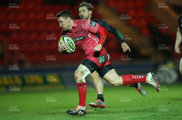 310115 - Scarlets v London Irish, LV= Cup - Scarlets Adam Warren races in to score try