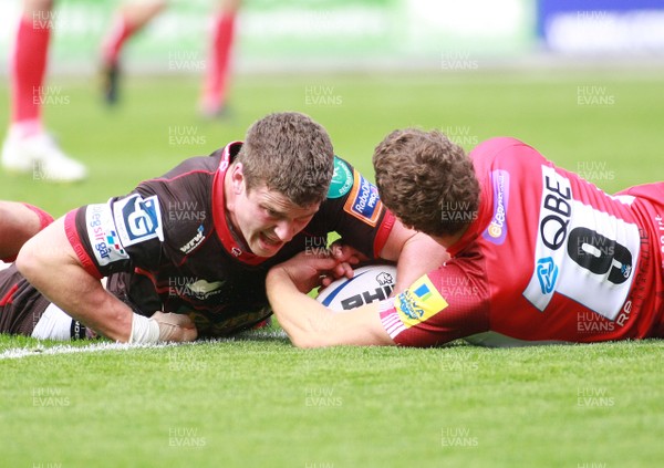 250812 Scarlets v London Welsh - Pre-season warm up -Scarlets' Dan Newton crashes over to score the winning try